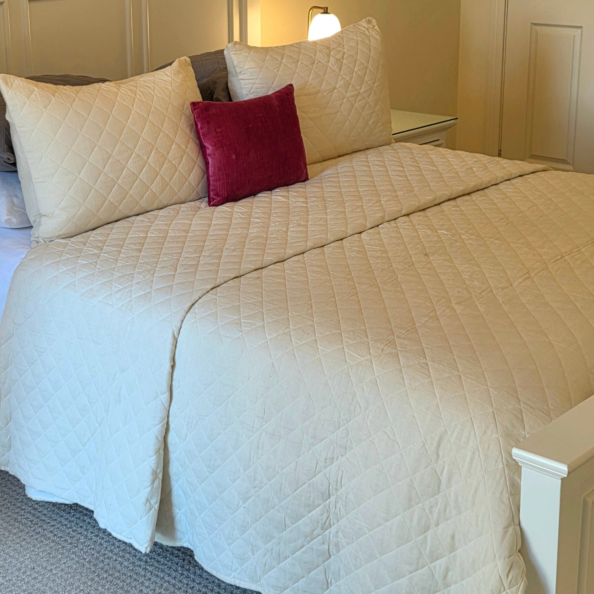 Vanilla Diamond Stitched Comforter with Pillowcase Set