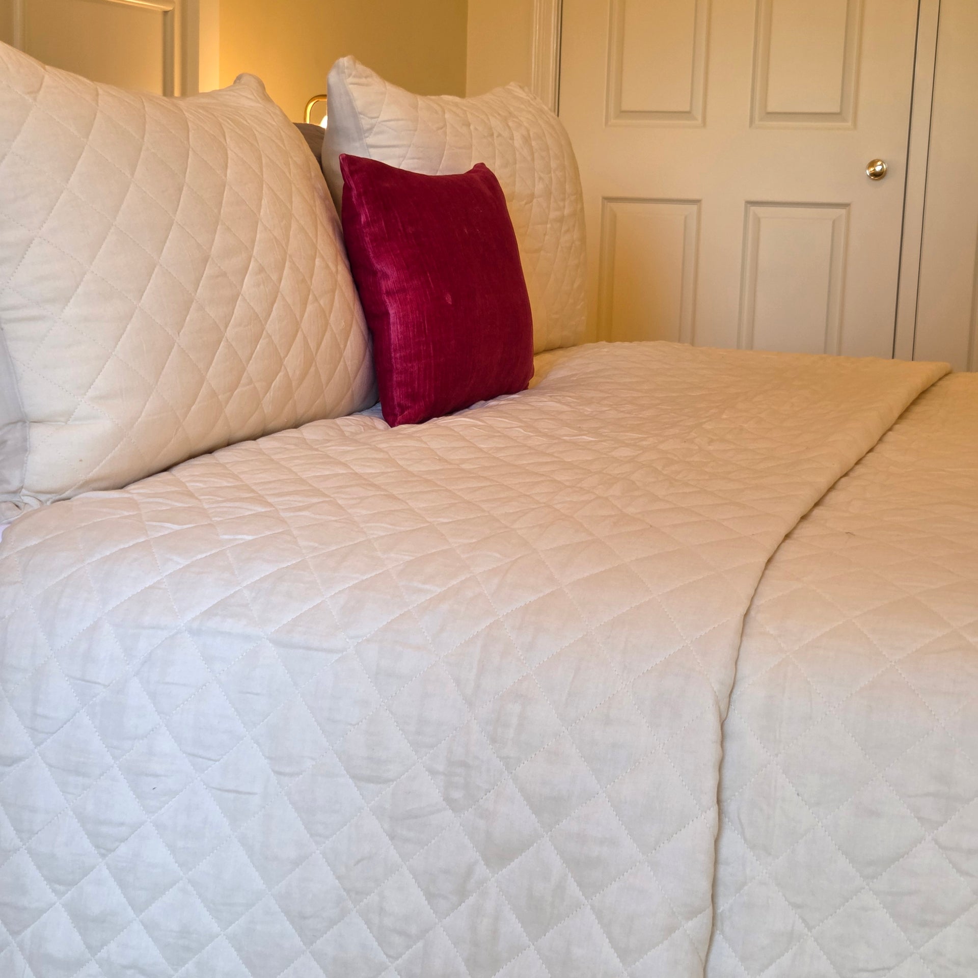 Vanilla Diamond Stitched Comforter with Pillowcase Set