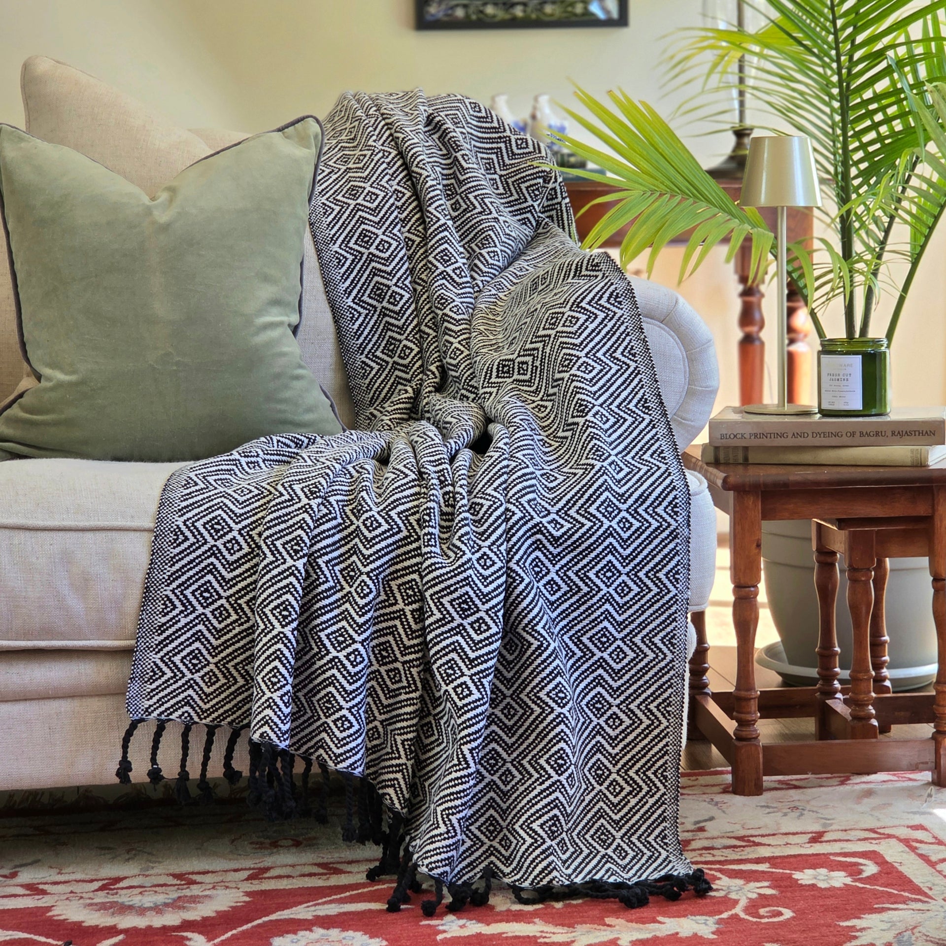 Black and White Geometrical Throw Rug | 120x170cm Throw Blanket