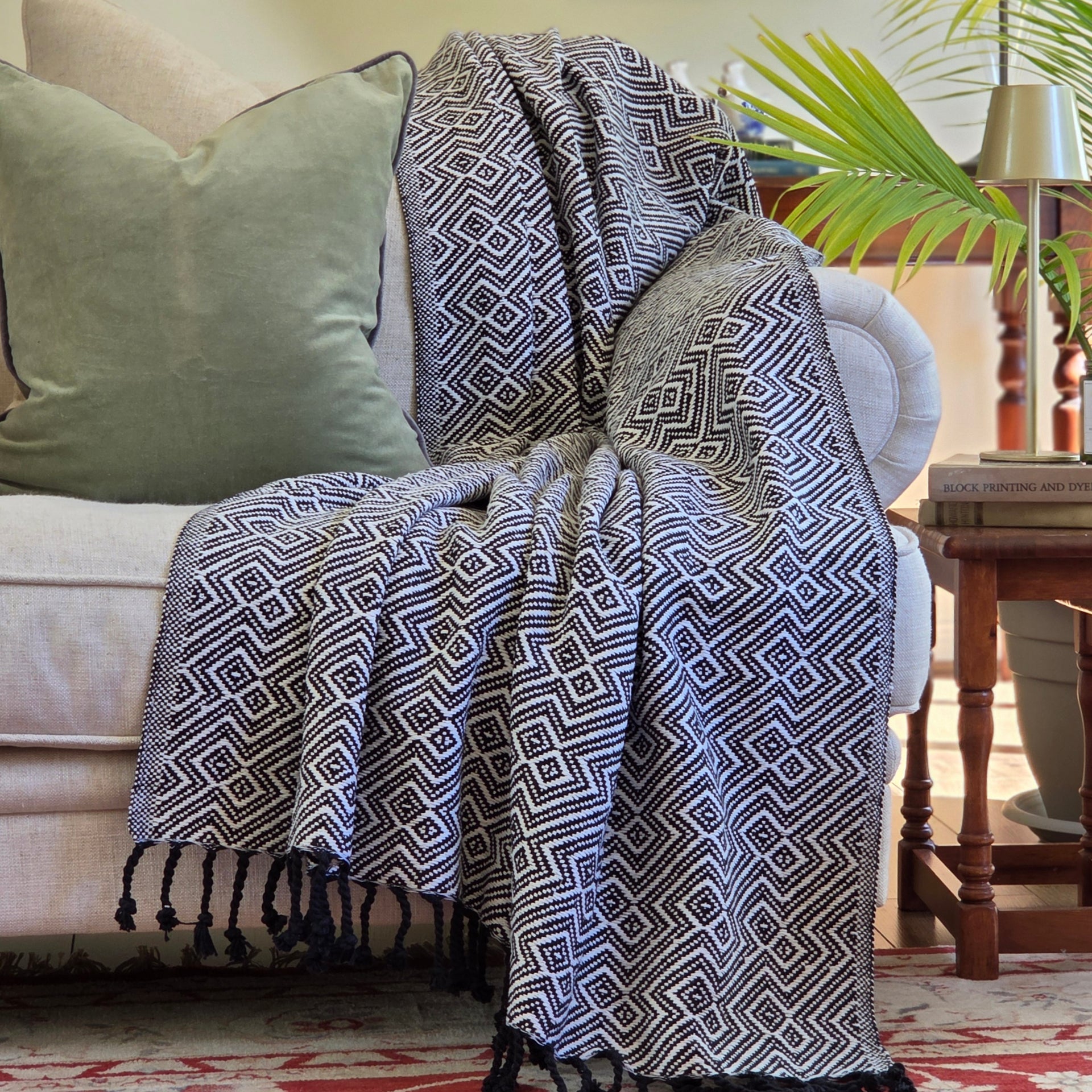 Black and White Geometrical Throw Rug | 120x170cm Throw Blanket