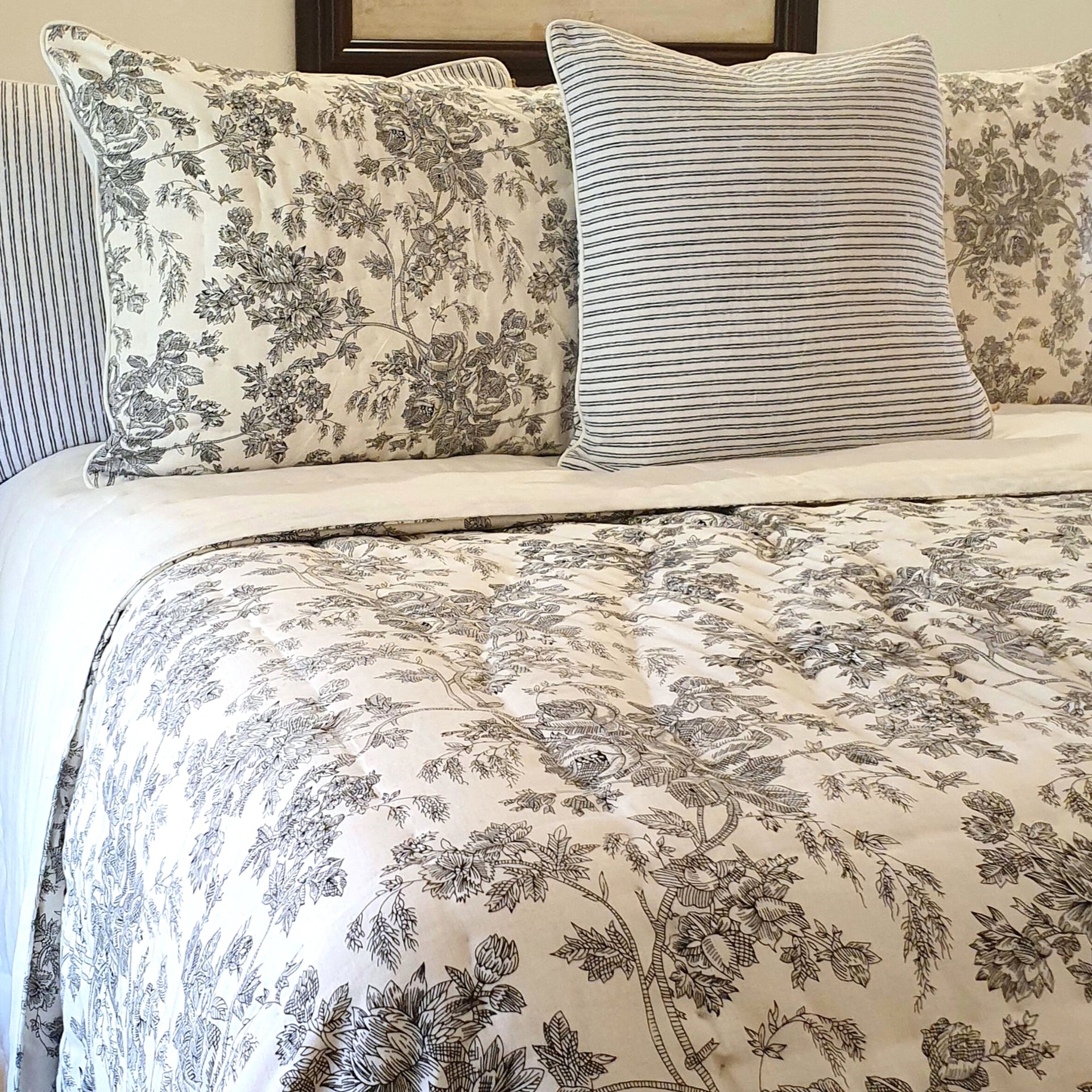 Country Rose Quilted Bedspread | King Quilt | 220cm x 270cm