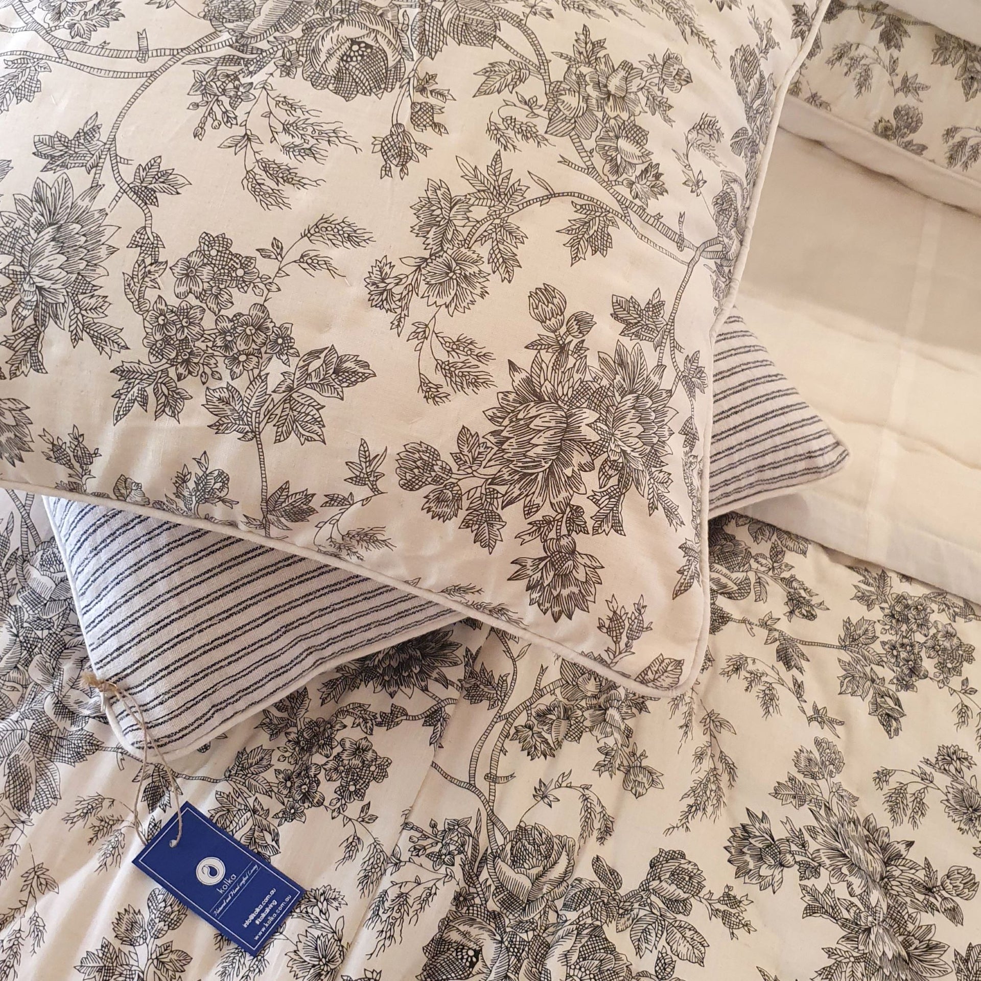 Country Rose Quilted Bedspread | King Quilt | 220cm x 270cm