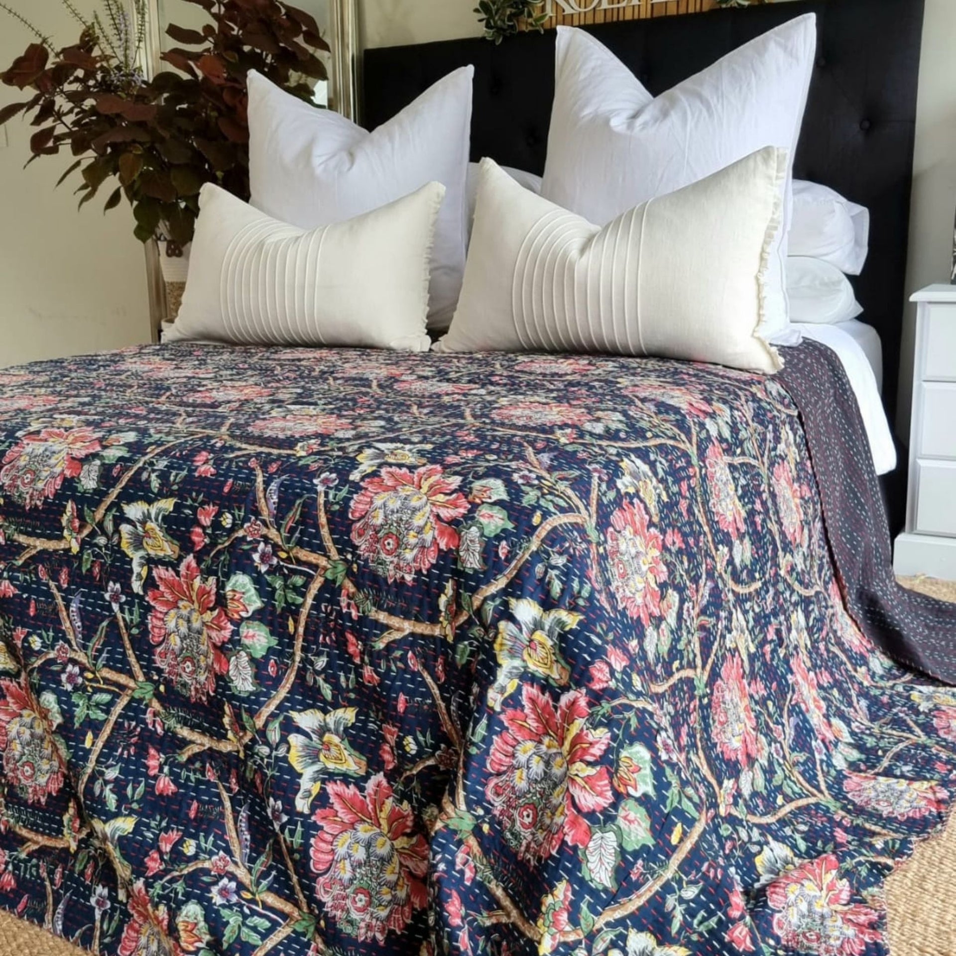 Midnight Bloom Kantha Bedspread | Kantha Bedspread 220x270 cm – 100% Cotton