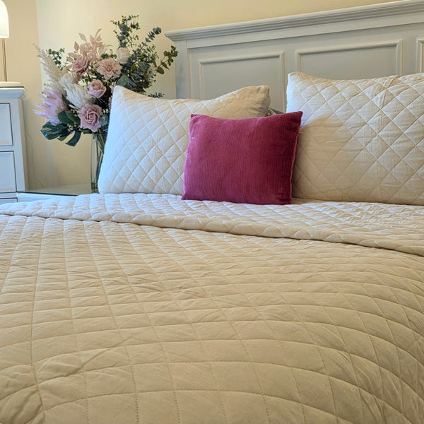 Vanilla Diamond Stitched Comforter with Pillowcase Set
