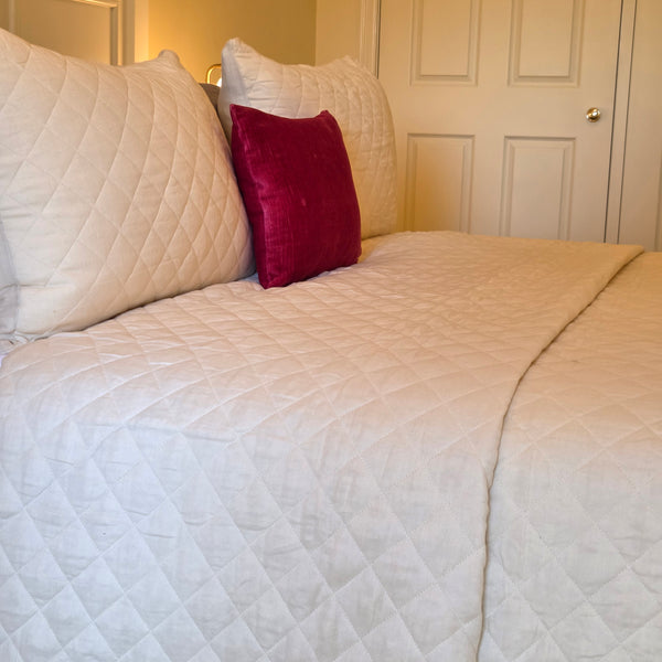 Vanilla Diamond Stitched Comforter with Pillowcase Set