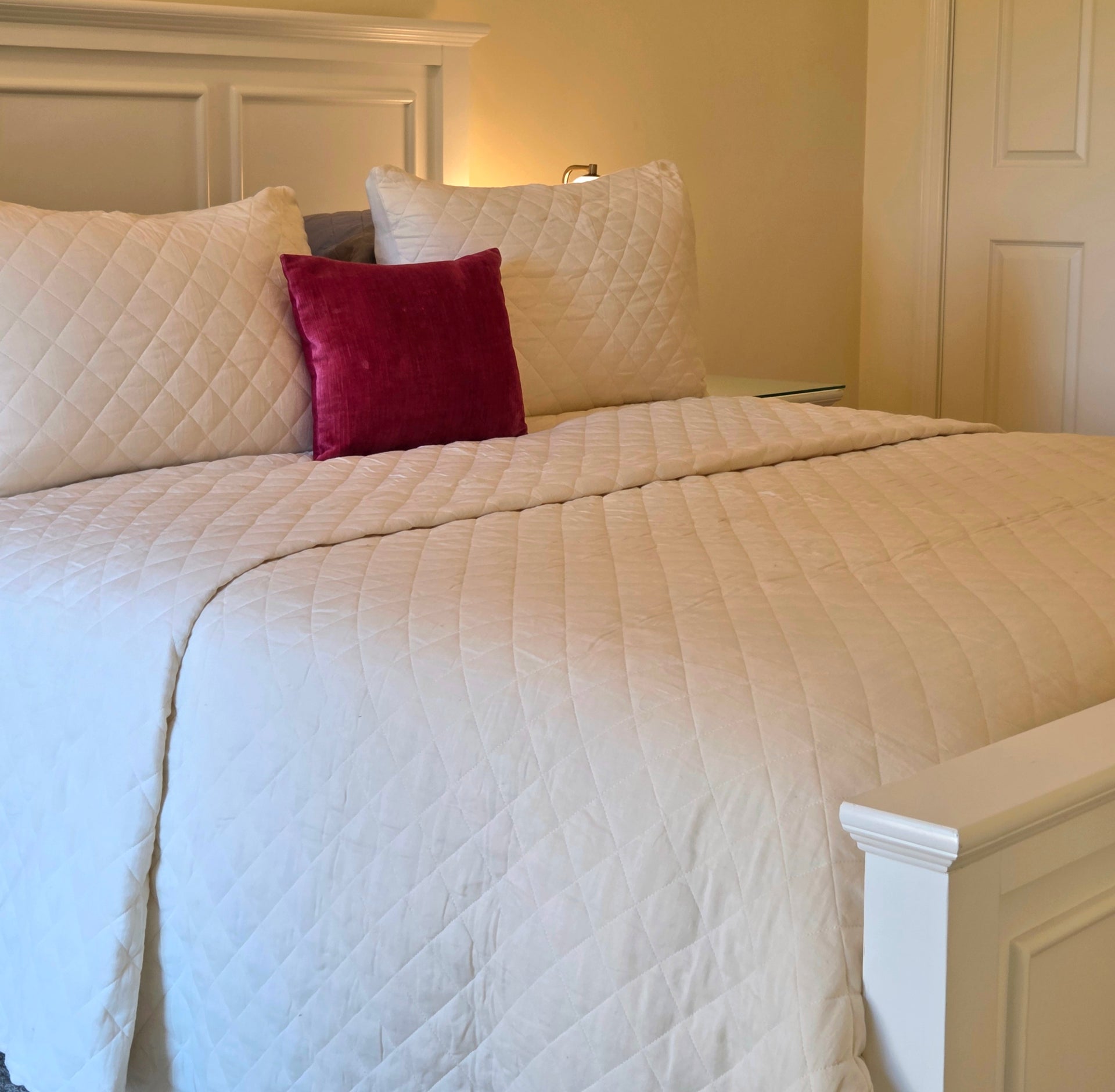 Vanilla Diamond Stitched Comforter with Pillowcase Set