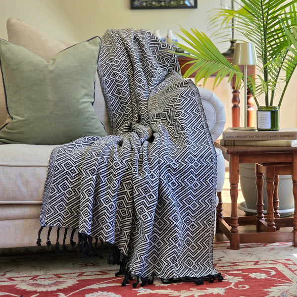 Black and White Geometrical Throw Rug | 120x170cm Throw Blanket