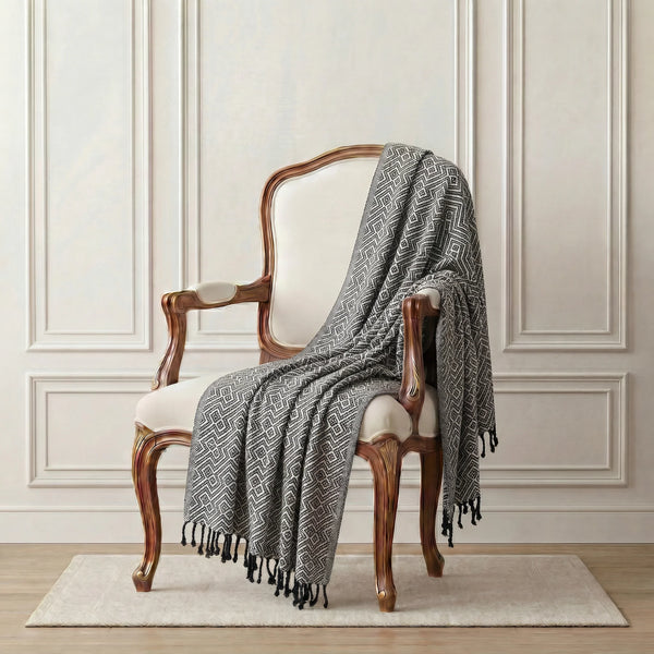 Black and White Geometrical Throw Rug | 120x170cm